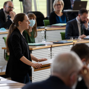 Bild von Sarah Buddeberg im Plenum des Sächsischen Landtags