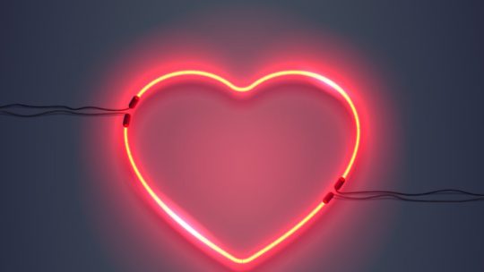 Bild von Neonröhren in Form eines Herzes