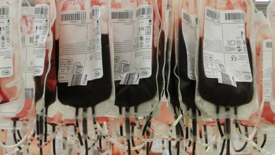 Bild von hängenden Blutkonserven
